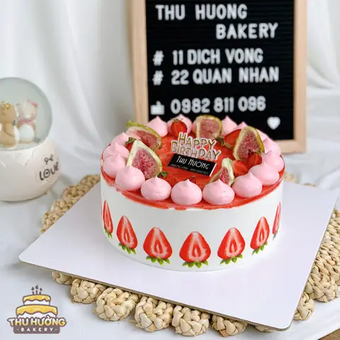 Bánh Sinh Nhật Có Mứt Dâu Tây