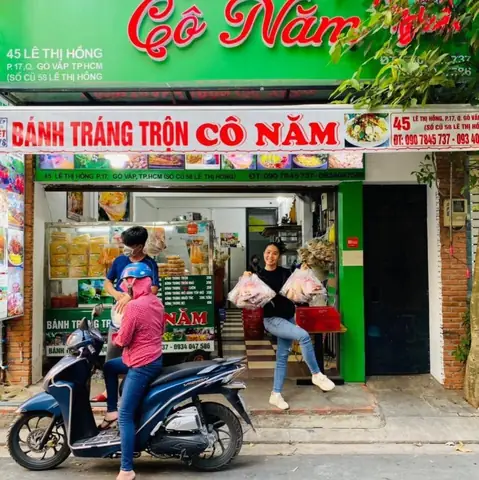 Cô Năm Bánh Tráng Trộn