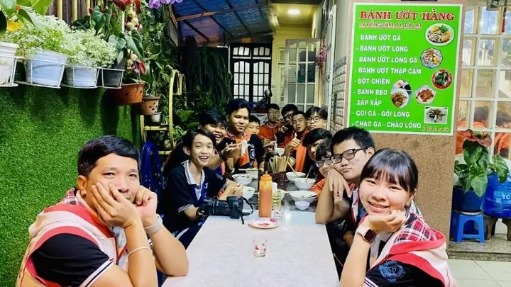 Cách Phục Vụ Và Không Gian Của Quán Bánh Ướt Lòng Gà Hằng Đà Lạt Cách Phục Vụ Và Không Gian Của Quán Bánh Ướt Lòng Gà Hằng Đà Lạt