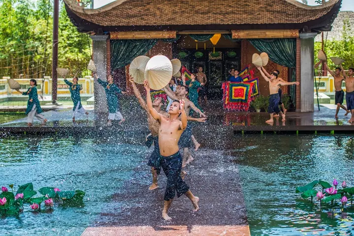 15. Bánh Ướt Cuốn Thịt Nướng Hội An Nằm Bên Bờ Sông Hoài