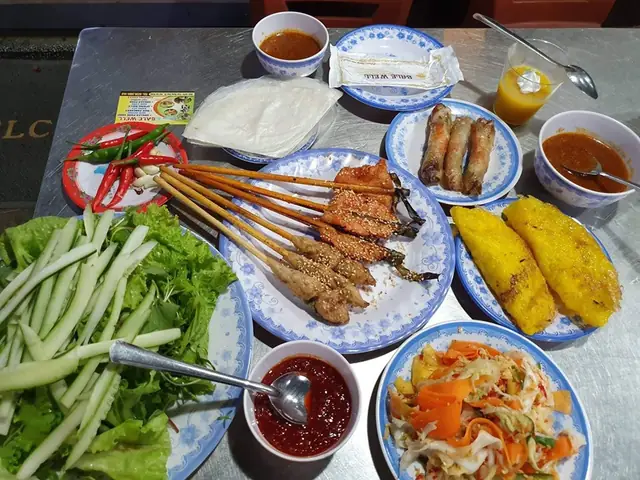 Quán Bánh Ướt Cuốn Thịt Nướng Hội An Giếng Bá Lễ
