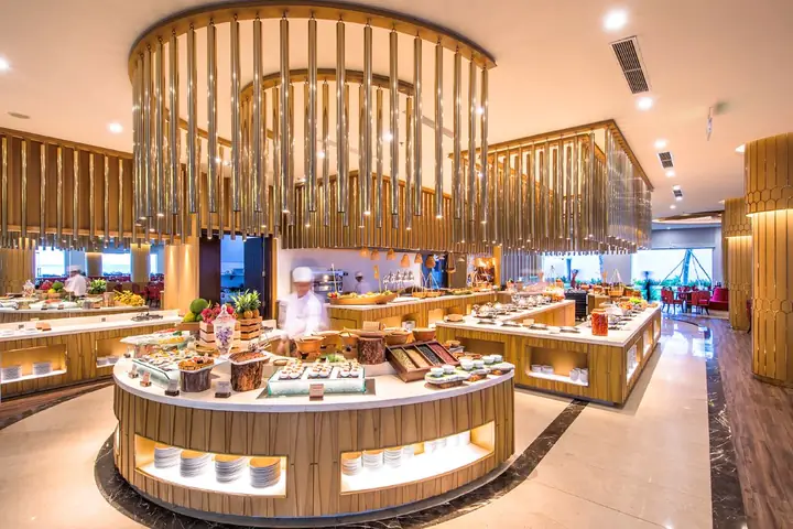 Bánh Ướt Thịt Nướng Ngon Tại Nhà Hàng Vinpearl Nam Hội An