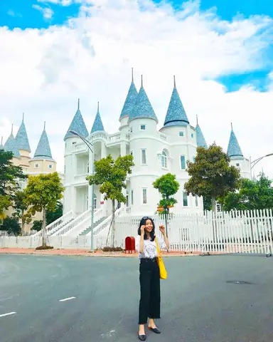Kittyd & Minnied Hậu Giang – Lạc Bước Vào Cổ Tích Châu Âu