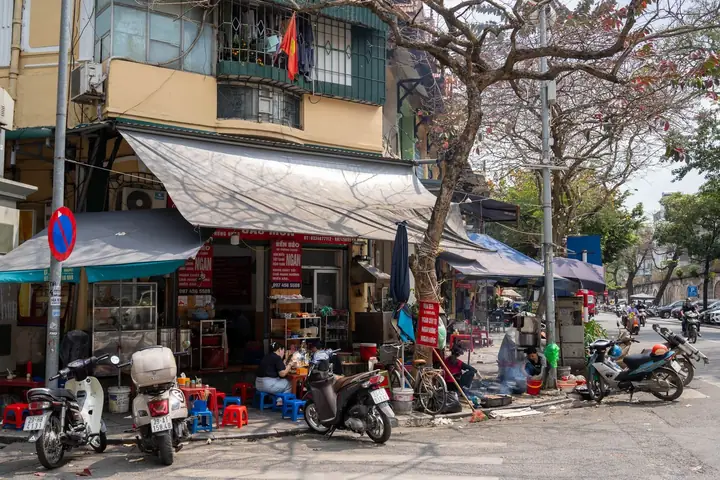 Hanoi's Old Quarter - Eating And Drinking Like A Local ...