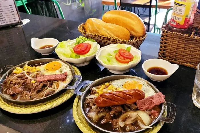 Top 10 Quán Bò Né Sài Gòn Ngon Nức Tiếng Đáng Thử Một Lần