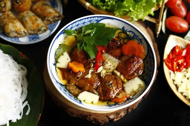 Bún Chả Là Món Ăn Được Du Nhập Vào Sài Gòn Và Được Lòng Nhiều Thực Khách Bún Chả Là Món Ăn Được Du Nhập Vào Sài Gòn Và Được Lòng Nhiều Thực Khách