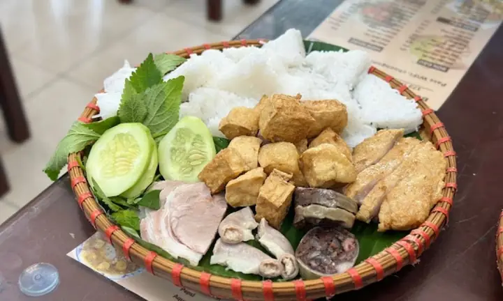 Bún Đậu Kẻ Mơ Trung Kính: Hương Vị Xưa Cũ Giữa Lòng Phố Hiện Đại