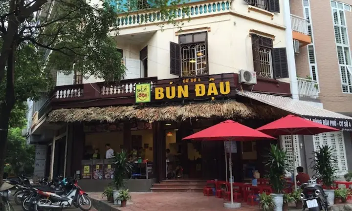 Bún Đậu Phố – Hoàng Quốc Việt: Tinh Hoa Ẩm Thực Gói Trọn Trong Mẹt Đậu