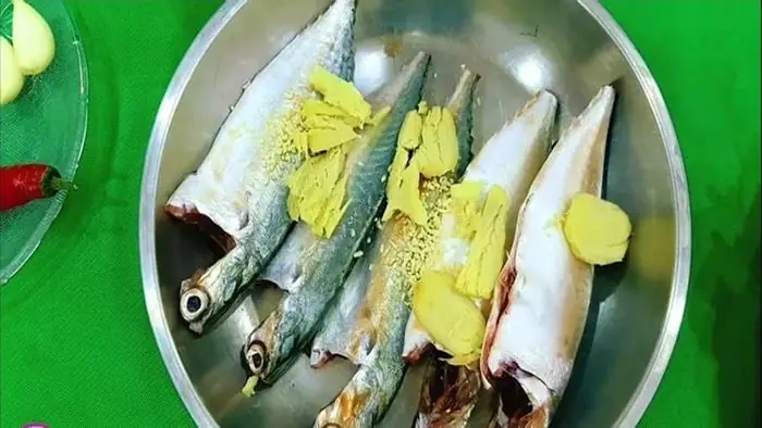 Cá Bạc Má Hấp Cuốn Bánh Tráng