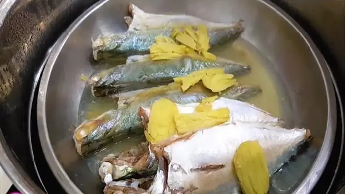 Cá Bạc Má Hấp Cuốn Bánh Tráng