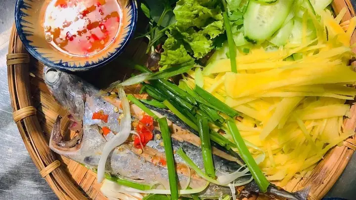 Cách Làm Cá Ngừ Hấp Sả Cuốn Bánh Tráng Chấm Mắm Chua Ngọt Cực ...