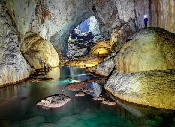 Hang Sơn Đòong (quảng Bình) Hang Sơn Đòong (quảng Bình)
