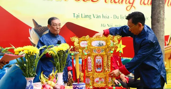 Lễ Hội Đấu Đèn Của Đồng Bào Dân Tộc Hoa | Báo Ảnh Dân Tộc Và ...