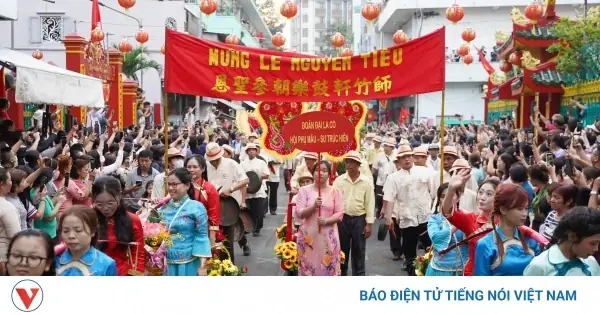 Đặc Sắc Lễ Diễu Hành Tết Nguyên Tiêu Của Người Hoa Ở Tphcm