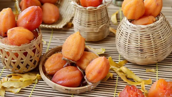 Mách Bạn Cách Bảo Quản Hồng Treo Gió Dẻo Thơm Không Mốc - Nhà ...