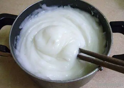 Bước 2: Nấu Bột Làm Bánh Giò