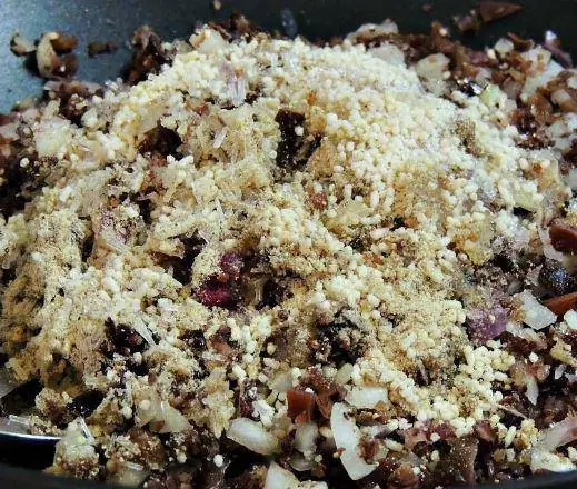 Bước 3: Làm Nhân Bánh Giò