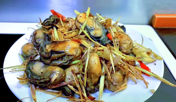 Cách Làm Hàu Xào Sả Ớt Cay Ngon Đậm Đà