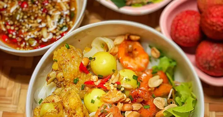 Cách Làm Món Mì Quảng Gà Tôm Trứng Của Nguyễn Hoàng Yến ...