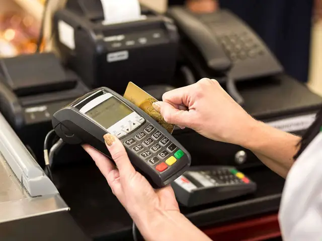Rút Tiền Mặt Bằng Máy Pos