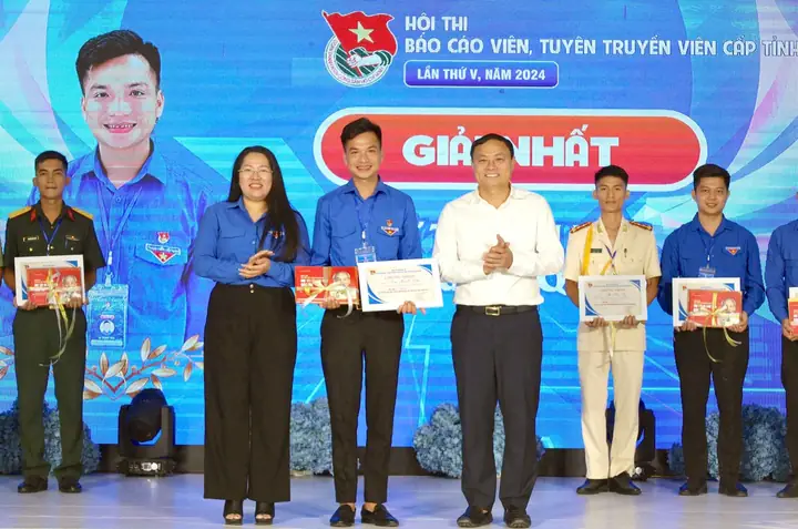 Xây Dựng Đoànđtn: Ban Tổ Chức Hội Thi Báo Cáo Viên, Tuyên Truyền Viên Giỏi Cấp Tỉnh Năm 2024 Đã Trao 1 Giải Nhất, 1 Giải Nhì, 2 Giải Ba Và 6 Giải Khuyến Khích.
