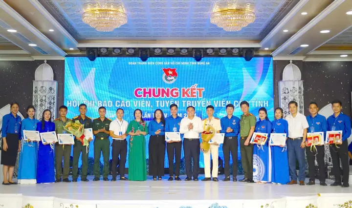 Xây Dựng Đoànđtn: Ban Tổ Chức Hội Thi Báo Cáo Viên, Tuyên Truyền Viên Giỏi Cấp Tỉnh Năm 2024 Đã Trao 1 Giải Nhất, 1 Giải Nhì, 2 Giải Ba Và 6 Giải Khuyến Khích.