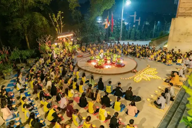 Về Cảnh Quan Trong Chùa - Nơi Du Khách Và Các Phật Tử Tham Quan