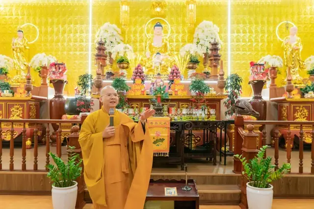 Về Cảnh Quan Trong Chùa - Nơi Du Khách Và Các Phật Tử Tham Quan