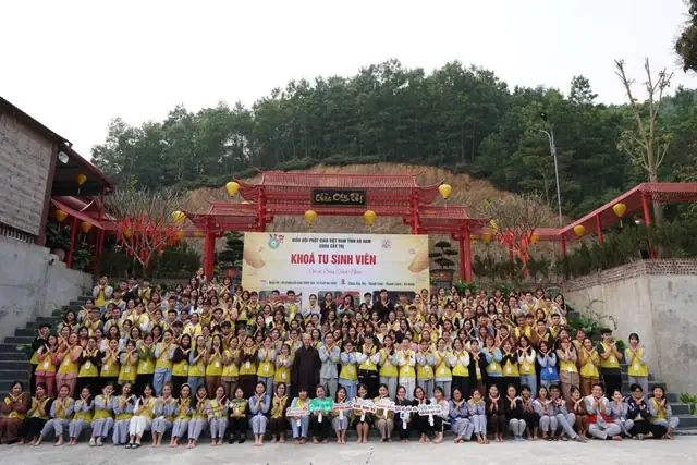 Về Cảnh Quan Trong Chùa - Nơi Du Khách Và Các Phật Tử Tham Quan