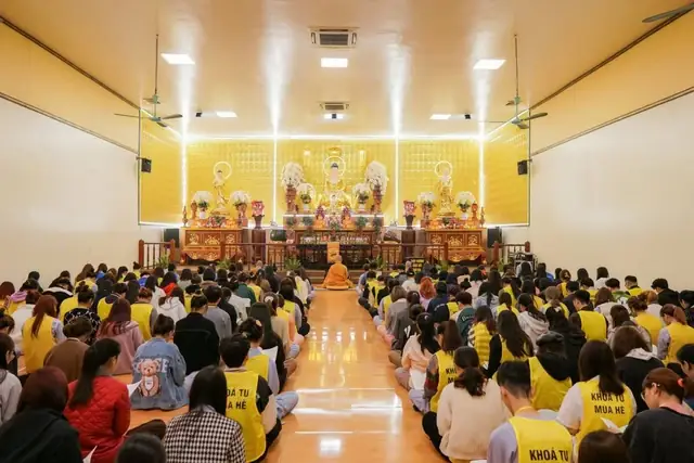 Về Cảnh Quan Trong Chùa - Nơi Du Khách Và Các Phật Tử Tham Quan