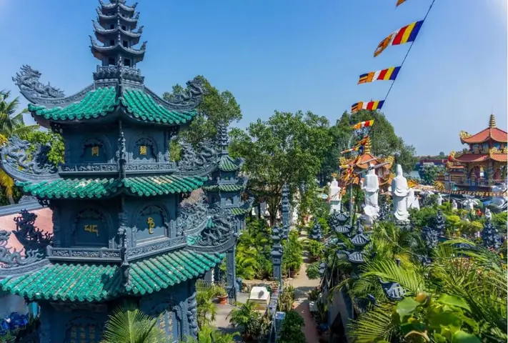 Chùa Châu Đốc 3 - Ngôi Chùa Cổ Đầy Sắc Màu Tại Cù Lao Ba Sang ...