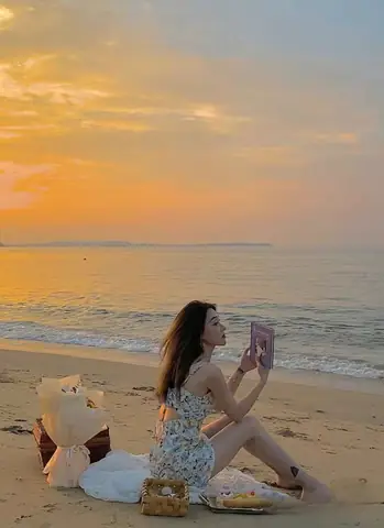 Ngồi Đọc Sách Trên Bãi Biển