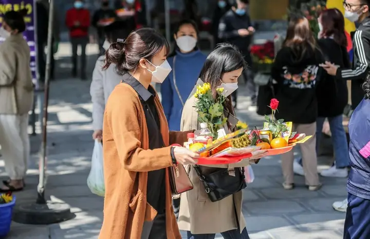 Có Nên Đi Chùa Cầu Duyên Đầu Năm Không?