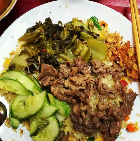 Quán Cơm Rang Dưa Bò Nổi Tiếng Lâu Đời Ở Hà Nội Tại Ngõ Tràng Tiền