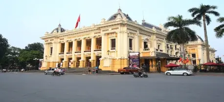 Quảng Trường Cách Mạng Tháng Tám Ở Đâu? Có Gì Thú Vị?