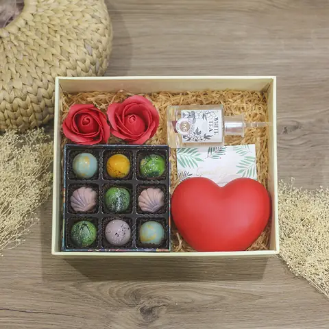 Quà Tặng Lưu Niệm Do Cửa Hàng Quà Trực Tuyến Hà Nội Thiết Kế