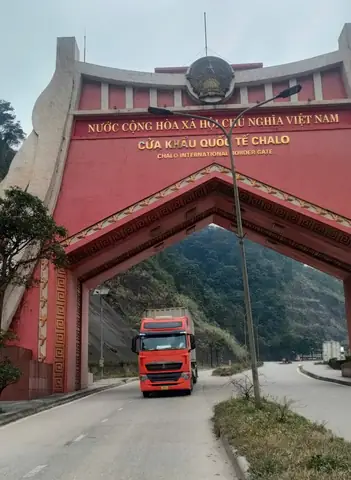 Cửa Khẩu Quốc Tế Cha Lo, Quảng Bình: Hàng Hóa Tập Nập Ngày Cuối Năm
