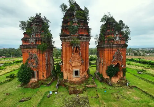 Khám Phá Cụm Tháp Chăm Bằng Gạch Cao Nhất Đông Nam Á Tại ... Khám Phá Cụm Tháp Chăm Bằng Gạch Cao Nhất Đông Nam Á Tại ...