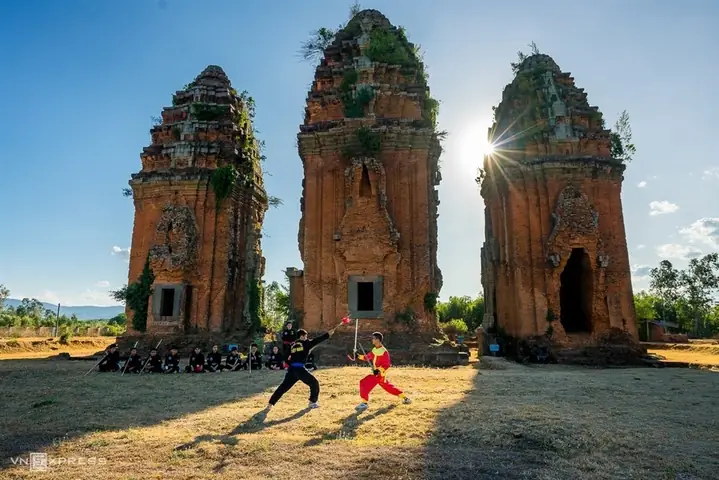 Tháp Dương Long (tháp Ngà) | Cụm Tháp Chăm Cao Nhất Đông ... Tháp Dương Long (tháp Ngà) | Cụm Tháp Chăm Cao Nhất Đông ...