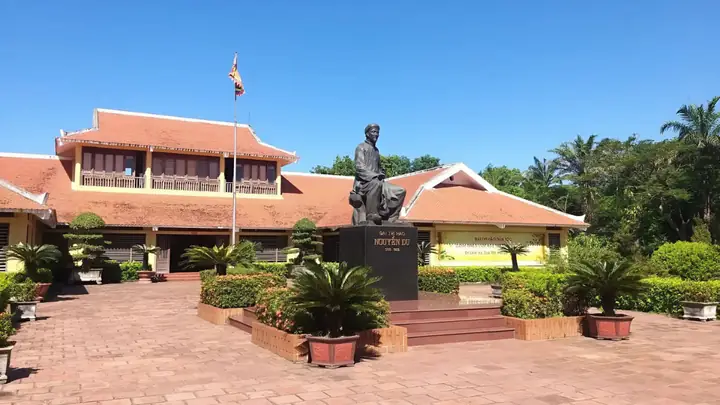 Khu Lưu Niệm Đại Thi Hào Nguyễn Du