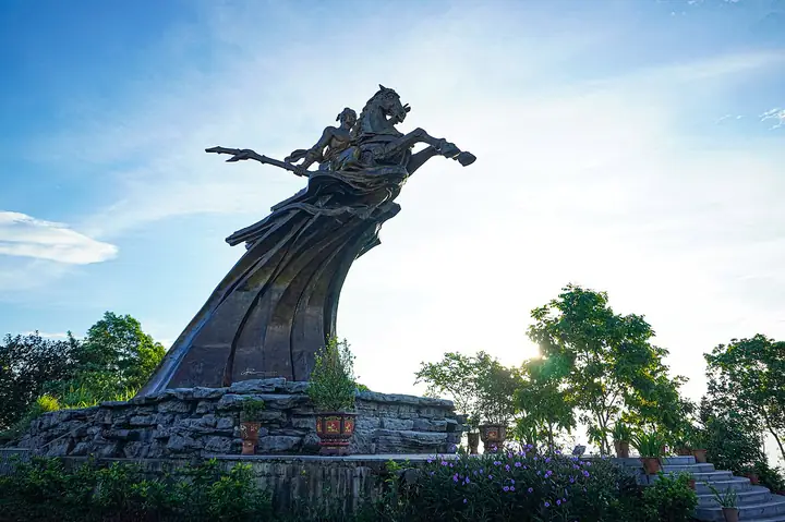 Tượng Thánh Gióng Bằng Đồng Nguyên Chất