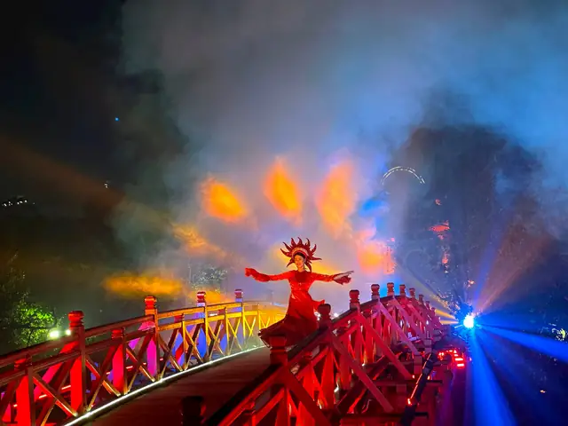 Huyền Ảo Tour Đêm Tại Đền Ngọc Sơn Và Hồ Hoàn Kiếm Lần Đầu Ra Mắt