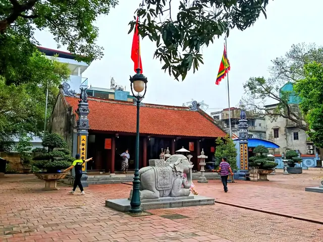 Đền Rồng - Nơi Thờ Nữ Hoàng Duy Nhất Trong Lịch Sử Việt Nam