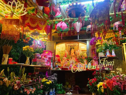 Miếu Thờ Cô Chín