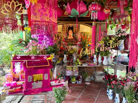 Miếu Thờ Cô Chín
