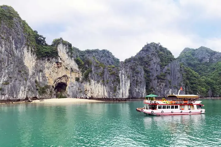 Cẩm Nang Du Lịch Cát Bà Từ A-z: Phương Tiện Di Chuyển Và Kinh Nghiệm Bỏ Túi