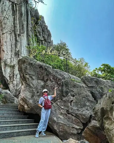 Núi Đá Dựng