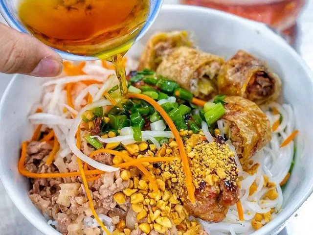 Bún Thịt Nướng Của Cô Sáu - Địa Điểm Ăn Uống Đà Nẵng