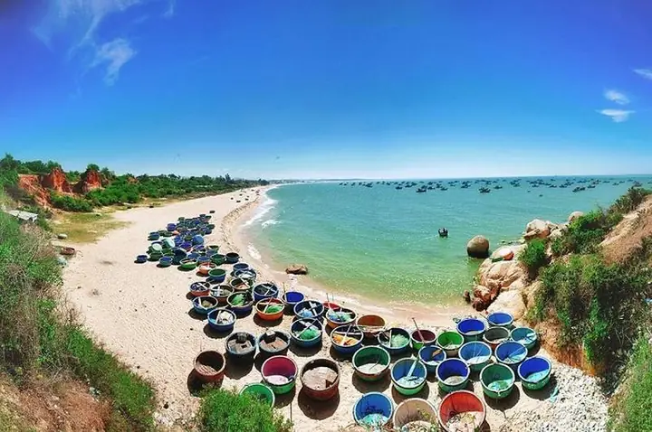 16. Gành Son – Bức Tranh Thiên Nhiên Đỏ Rực Giữa Biển Trời Bình Thuận