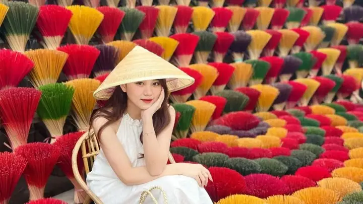 Làng Hương Thủy Xuân – Check-in Sống Ảo Với Nghệ Thuật Truyền Thống